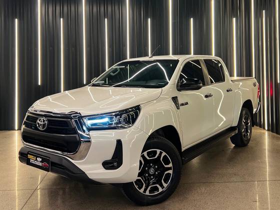 TOYOTA HILUX 2.8 D-4D TURBO DIESEL CD SRX 4X4 AUTOMÁTICO